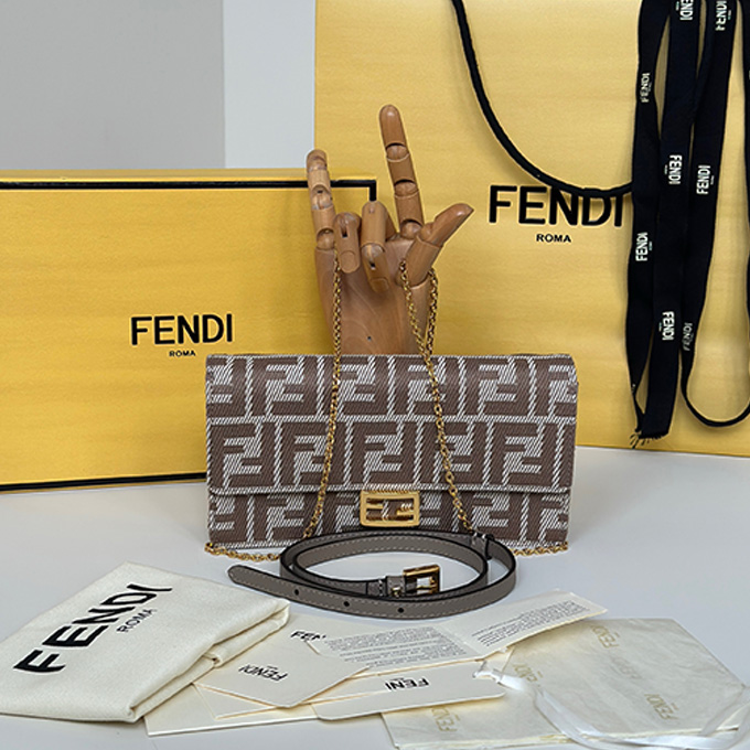 fendi baguette chain wallet crossbody handbag